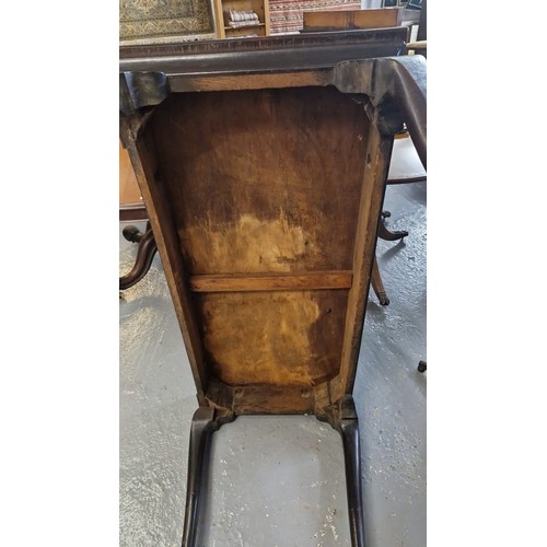 471 - 18th century mahogany side table, the rectangular moulded top above plain frieze on cabriole legs an... 