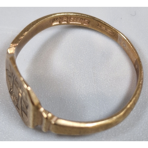 189 - 9ct gold signet ring with engraved initials. 3g approx. Size X. (B.P. 21% + VAT)