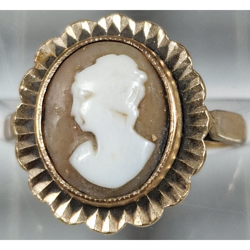 195 - 9ct gold cameo portrait ring. 4.6g approx. Size M. (B.P. 21% + VAT)