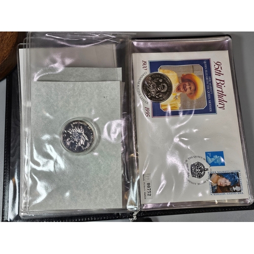 256 - Collection of Royal Mint silver Commemorative coins, various and others. (B.P. 21% + VAT)