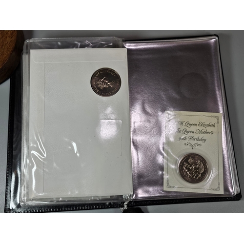 256 - Collection of Royal Mint silver Commemorative coins, various and others. (B.P. 21% + VAT)