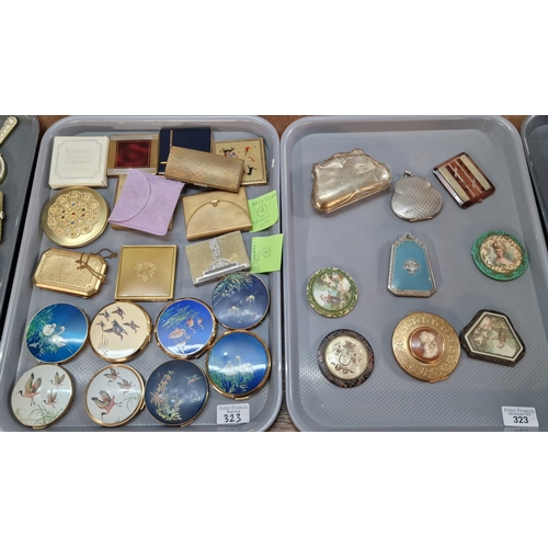 323 - Two trays of vintage compacts, bird, portrait and other designs, many by Stratton, together with one... 