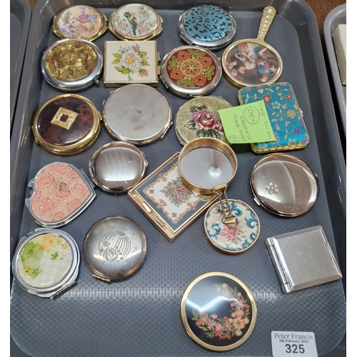 325 - Collection of vintage compacts to include Stratton and others, varying designs including: heart shap... 