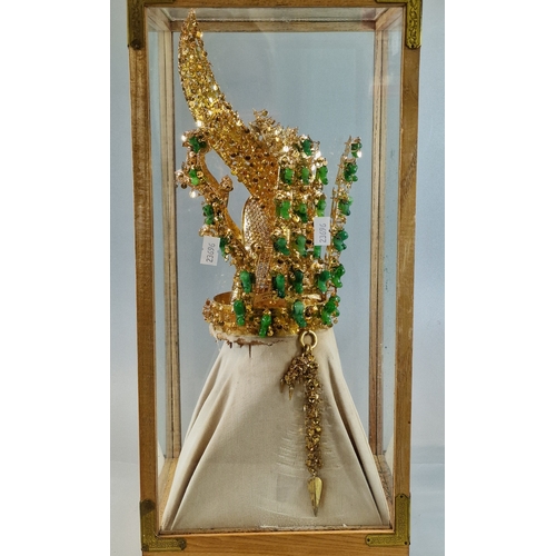 52 - A cased reproduction copy of a Korean Silla style archaic 'jade' and 'gold' crown originally from th... 