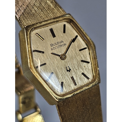 456 - 18ct gold Bulova Accutron ladies' bracelet wristwatch. Having gilt face with Baton numerals and inte... 