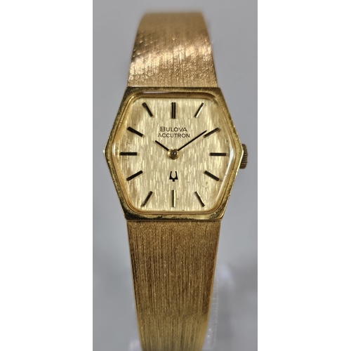 456 - 18ct gold Bulova Accutron ladies' bracelet wristwatch. Having gilt face with Baton numerals and inte... 