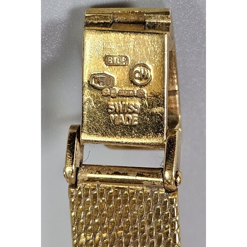 456 - 18ct gold Bulova Accutron ladies' bracelet wristwatch. Having gilt face with Baton numerals and inte... 