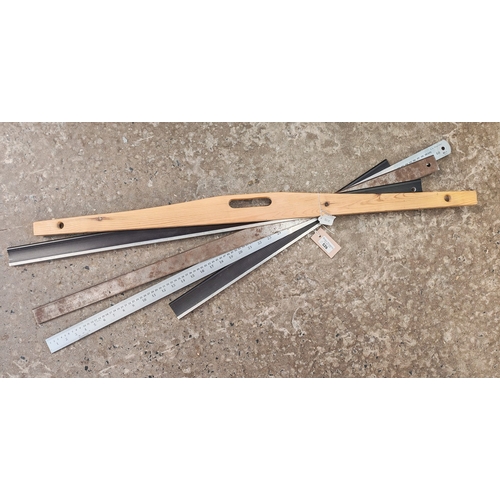 Collection of assorted carpenter's straight edges, various including ...
