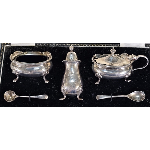 Cased silver condiment set by Mappin and Webb, Birmingham. 3.7