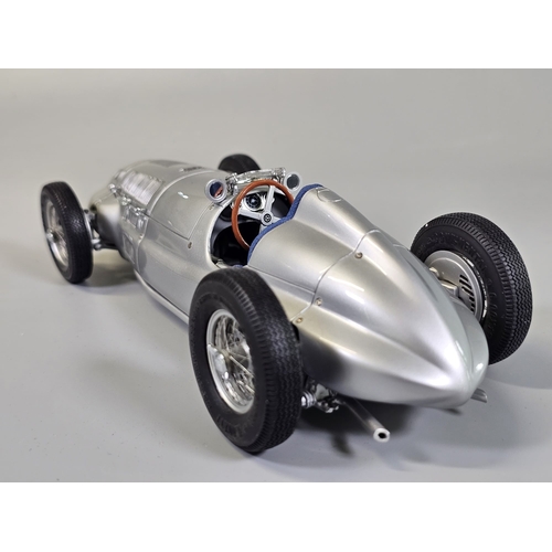 CMC Models, 1:18 scale Mercedes Benz W165 1939 diecast racing car in ...