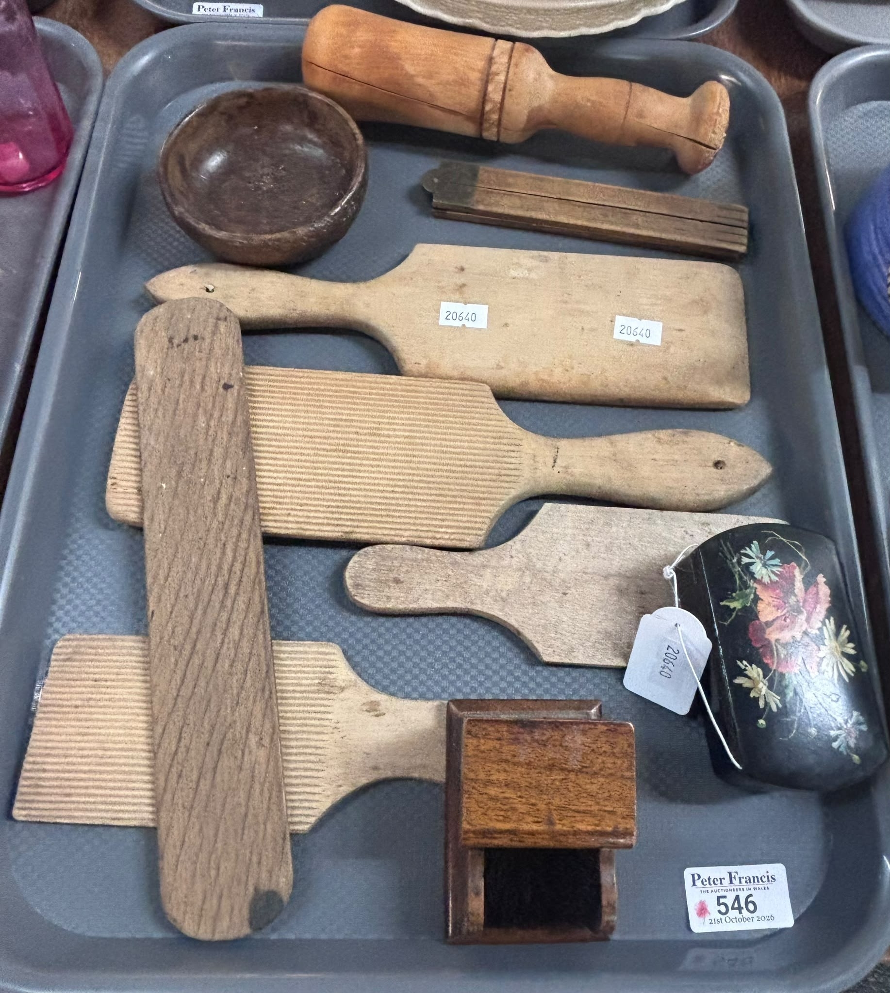 Tray of treen, to include butter pats, folding ruler with brass hinges ...