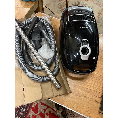 4 - MIELE ELECTRIC CLEANER