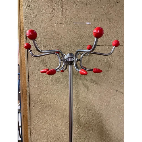 210 - RETRO COATSTAND