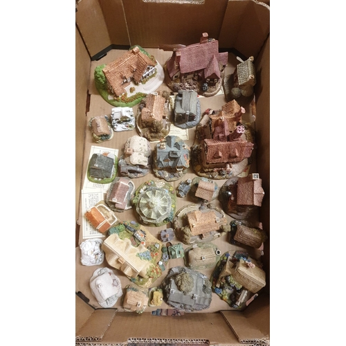 16 - BOX OF LILLIPUT LANE ITEMS