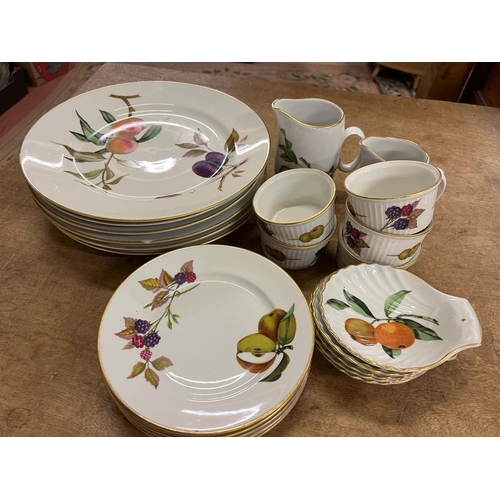 27 - 23 PIECES EVESHAM ROYAL WORCESTER CHINA