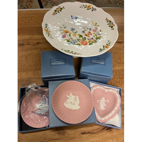 37 - AYNSLEY CAKE STAND AND QTH BOXED WEDGWOOD PIECES