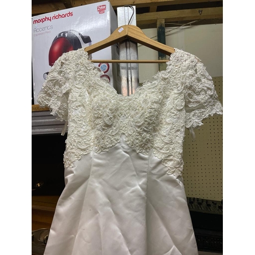 21 - ALFRED ANGELO WEDDING DRESS