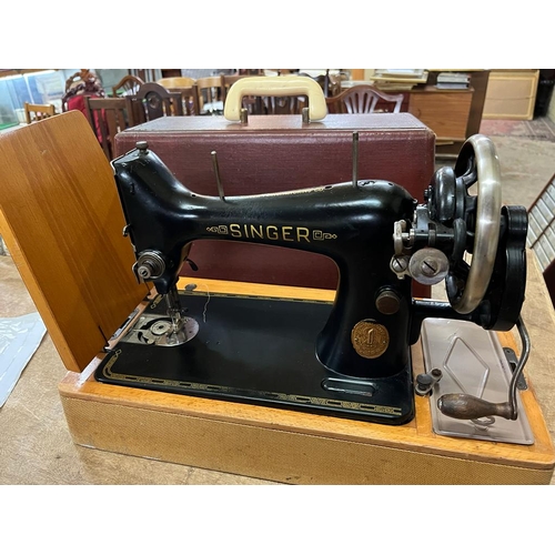 29 - SINGER SEWING MACHINE HAND CRANK