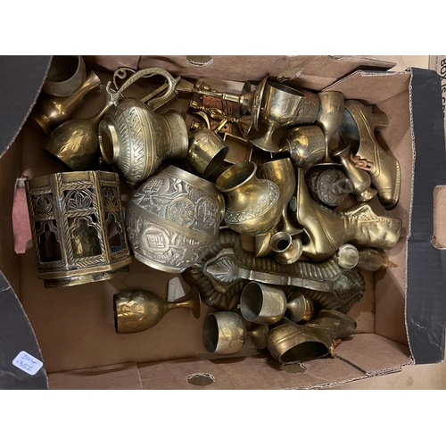 31 - BOX OF MIXED BRASS ITEMS