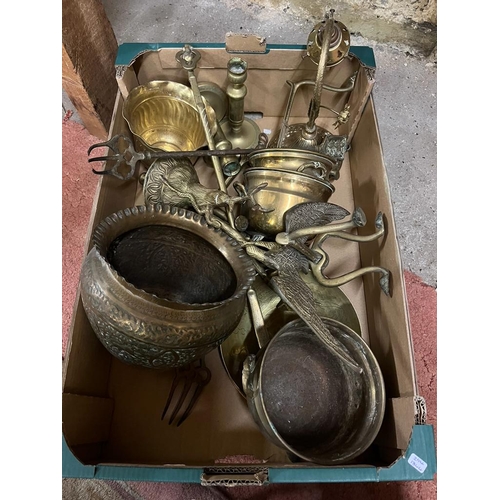 36 - LARGE SELECTION OF BRASS ITEMS