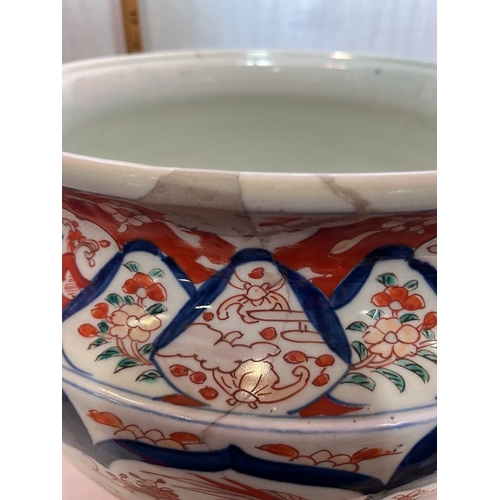 216 - LARGE IMARI JARDINERE WITH REPAIR TO RIM