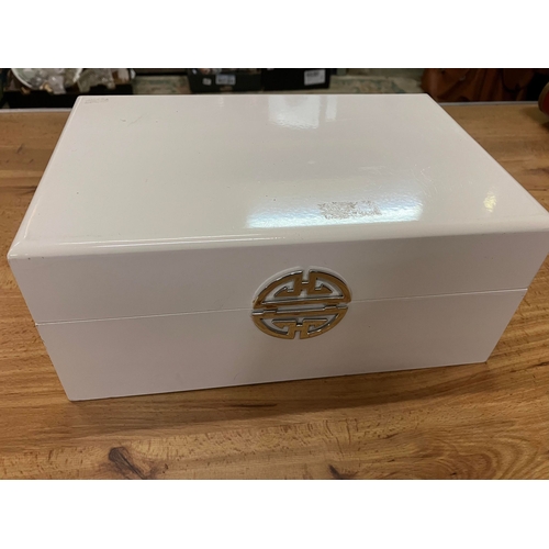 238 - WHITE JEWELLERY BOX & CONTENTS