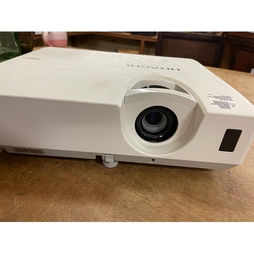 24 - HITACHI SLIDE PROJECTOR FWO