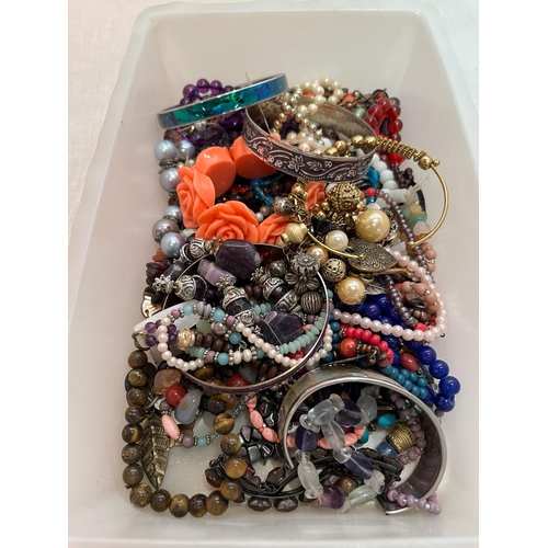 144 - SELECTION COSTUME BRACELETS