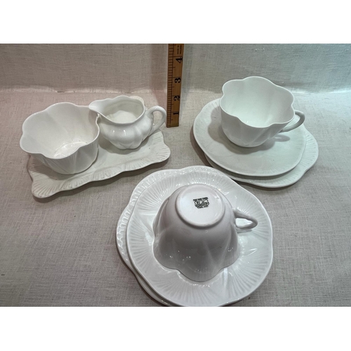 277 - SHELLY DAINTY WHITE 2 TRIOS JUG AND BOWL