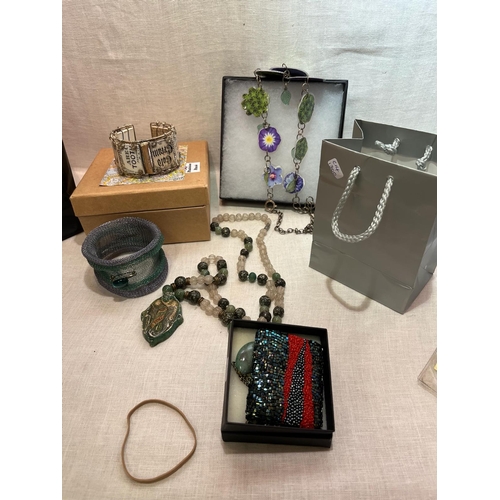 376 - JEWELLERYH ITEMS INC MADELEINE MARSH FACETS OF AVALON HARRIET FRANCIS STYLE AND JADE AND QUARTZ NECK... 