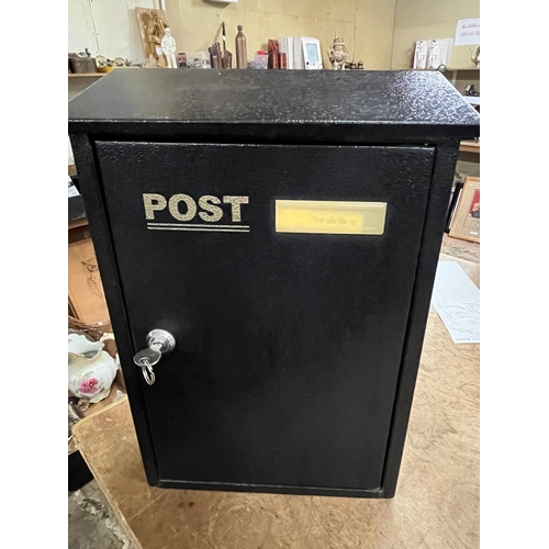 5 - METAL POSTBOX