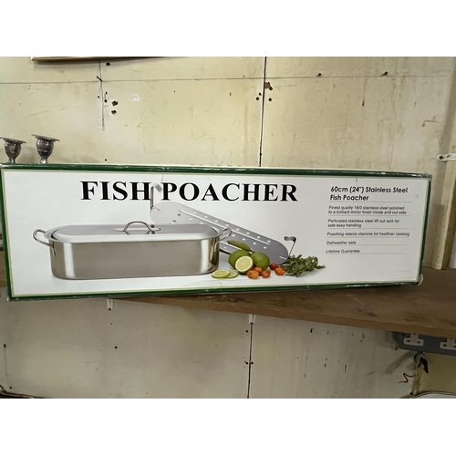 29 - BRAND NEW FISH POACHER SET