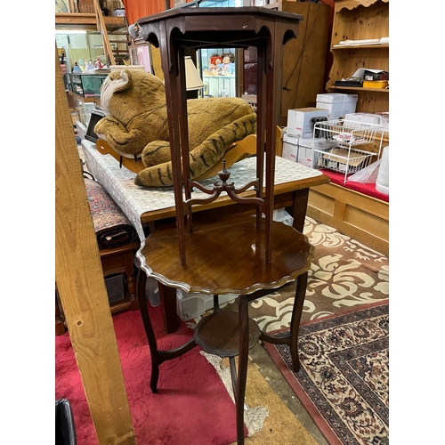 252 - 2 SMALL TABLES