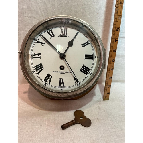 260 - SMITH ENGLISH CLOCK SHIPS CLOCK WITH KEY FWO