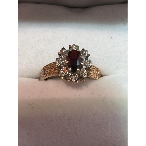 369 - 9CT STONE SET RING