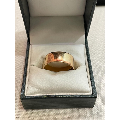 377 - 18CT WEDDING BAND SIZE T