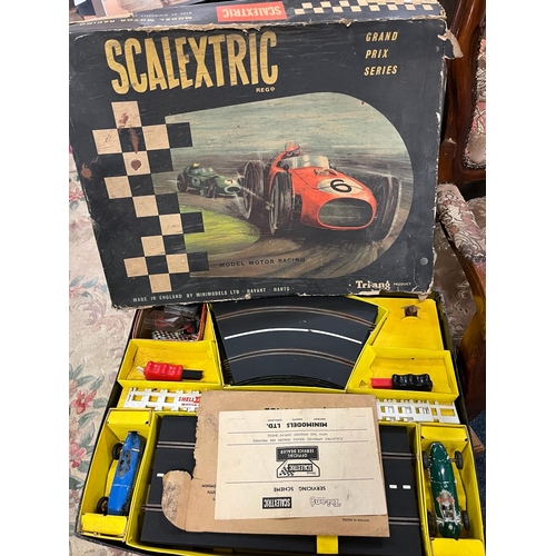 224 - VINTAGE SCALEXTRIC GRAND PRIX SERIES MOTOR RACING