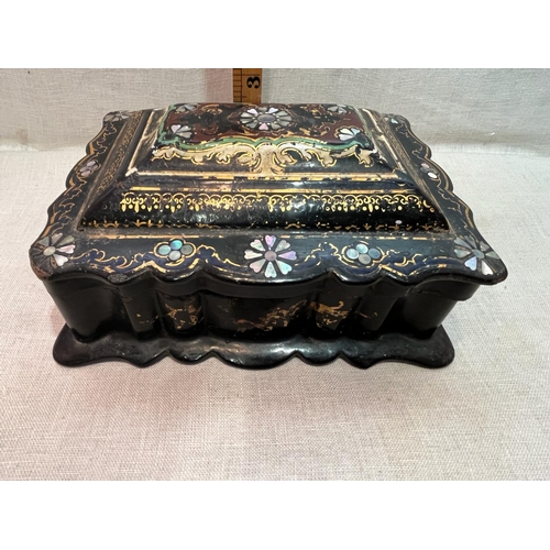 339 - CHINESE BOX INLAID WITH MOTHER OF PEARL