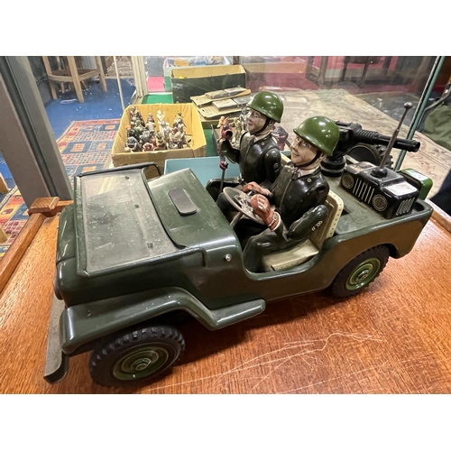 355 - 1960S ORIGINAL JAPANESE BATTERY OPERATED JEEP NOT CURRENTLY WORKING