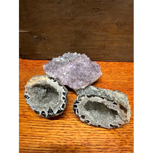 440 - AMETHYST CRYSTAL AND PAIR CRYSTAL CLUSTERS