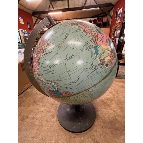 40 - VINTAGE GLOBE