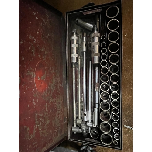 15 - LARGE RATCHET SET