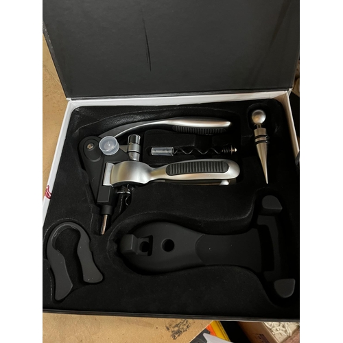 32 - BOXED DELUXE CORKSCREW SET