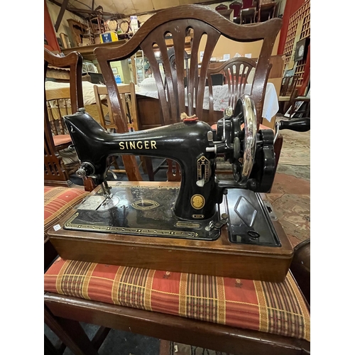 33 - SINGER SEWING MACHINE