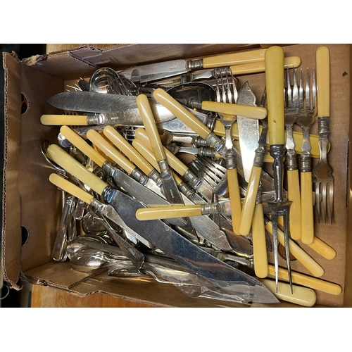 34 - BOX CUTLERY