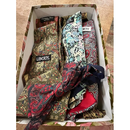 90 - BOX LIBERTY TIES ETC