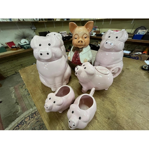 34 - SELECTION PIG COOKIE JARS/JUGS