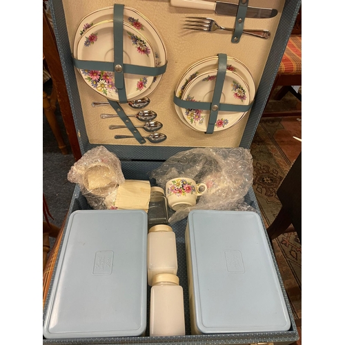 39 - 60S PICNIC SET