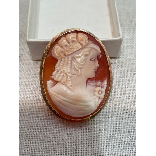 406 - GOLD CAMEO BROOCH PENDANT