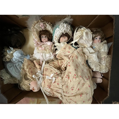 48 - BOX DOLLS